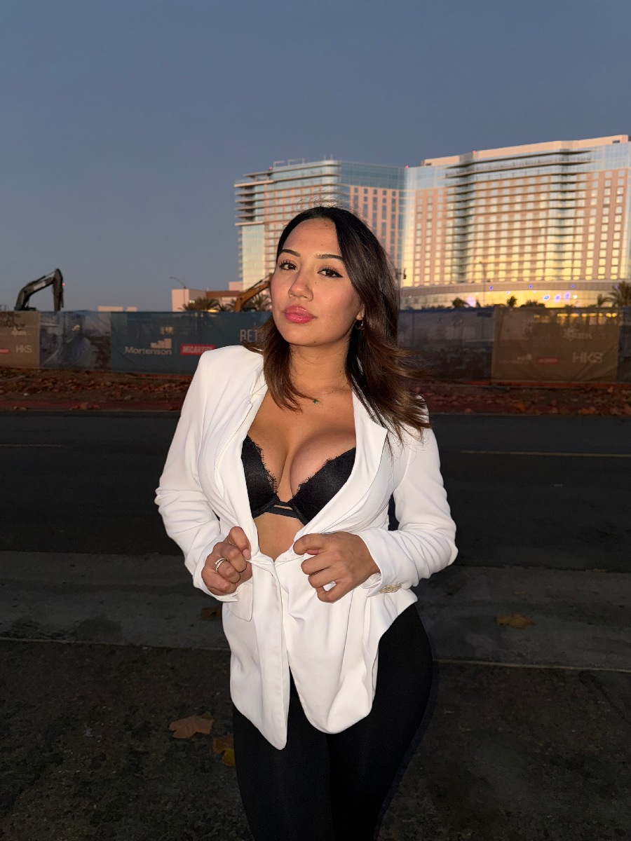 Take a pause and enjoy Ali Cruz — streaming from Yekaterinburg