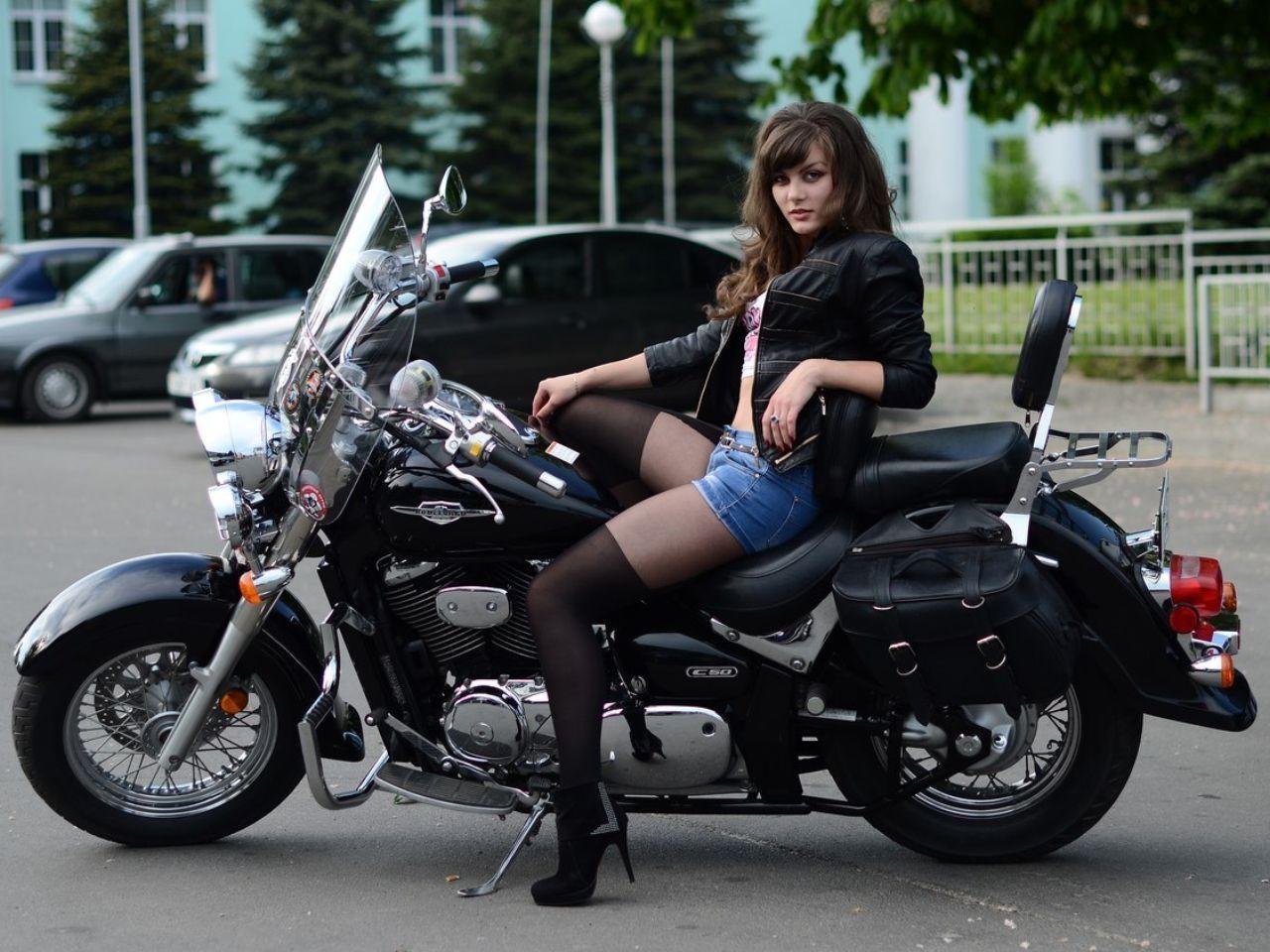 European women on bikes in Yekaterinburg