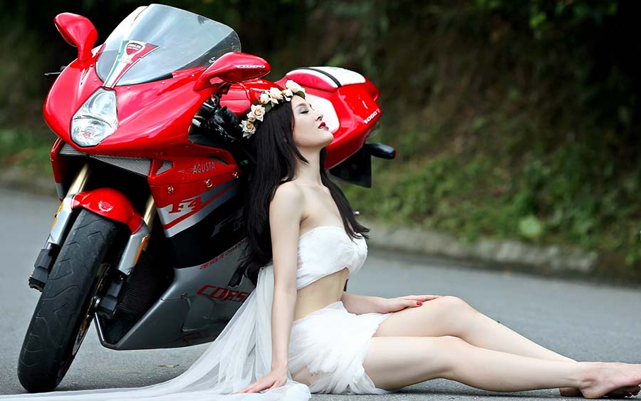 Beautiful girls and motorcycles in Yekaterinburg