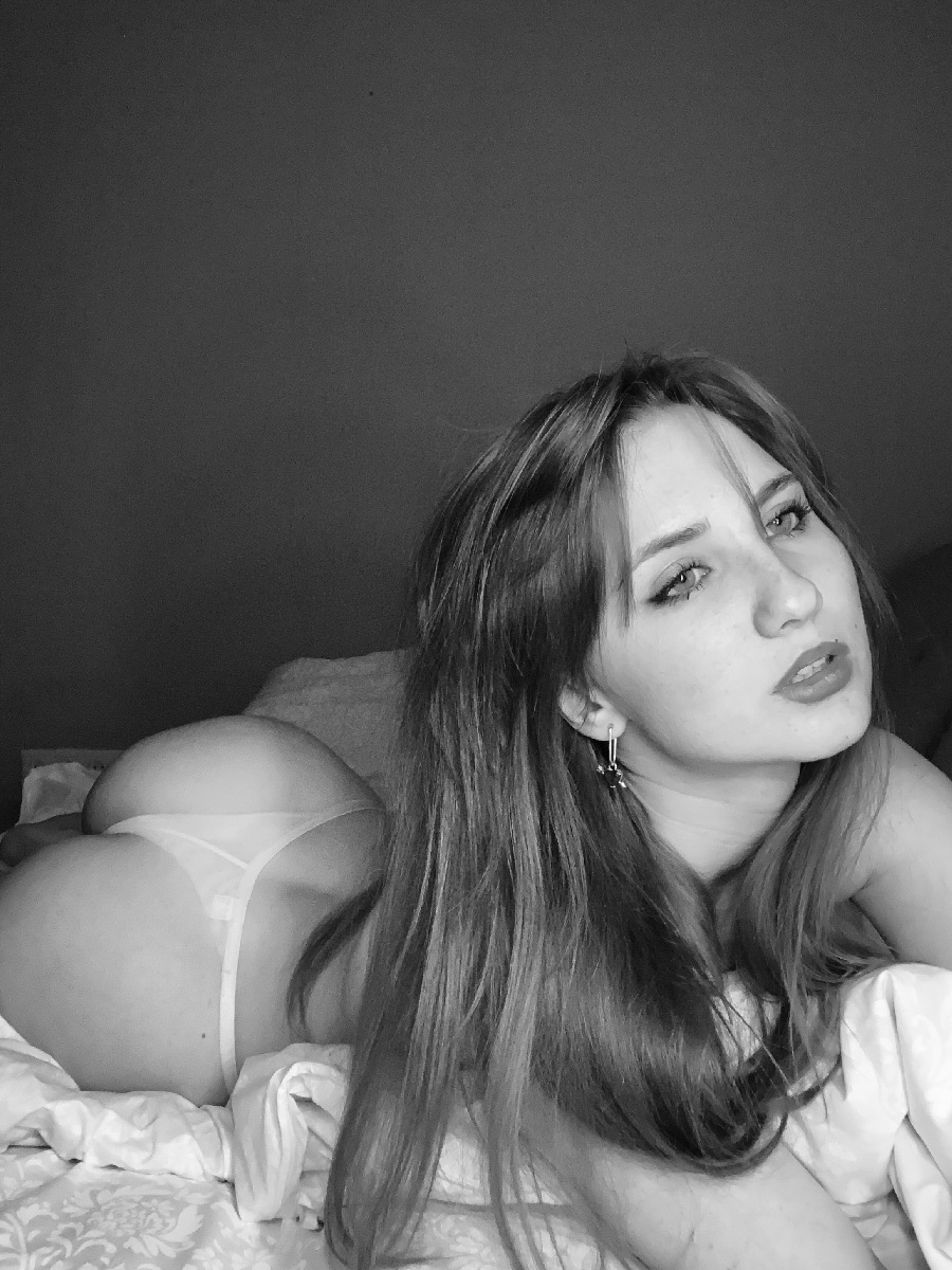 Take a pause and enjoy Nata nude — streaming from Yekaterinburg