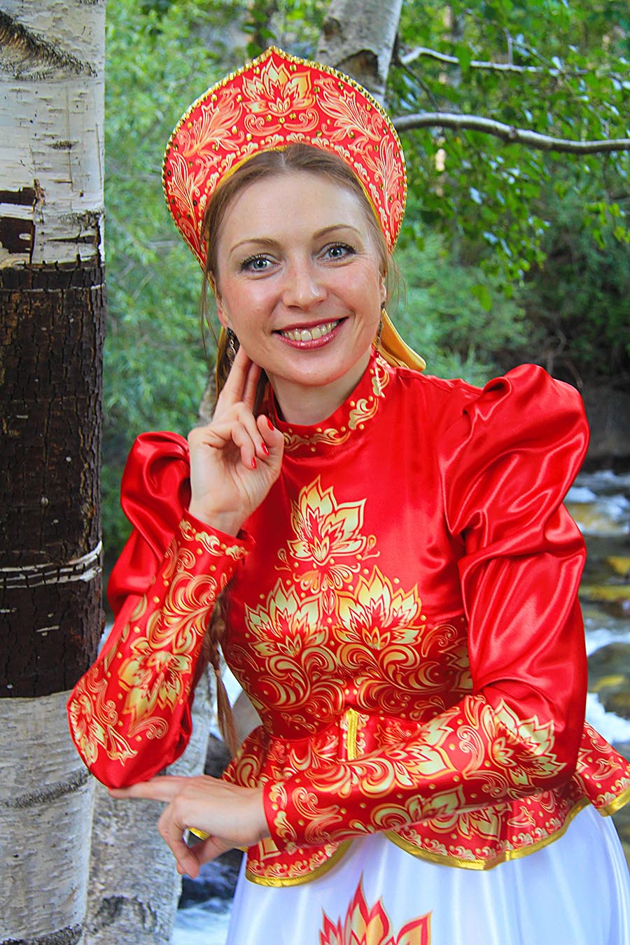 Women in Slavic costumes in Yekaterinburg
