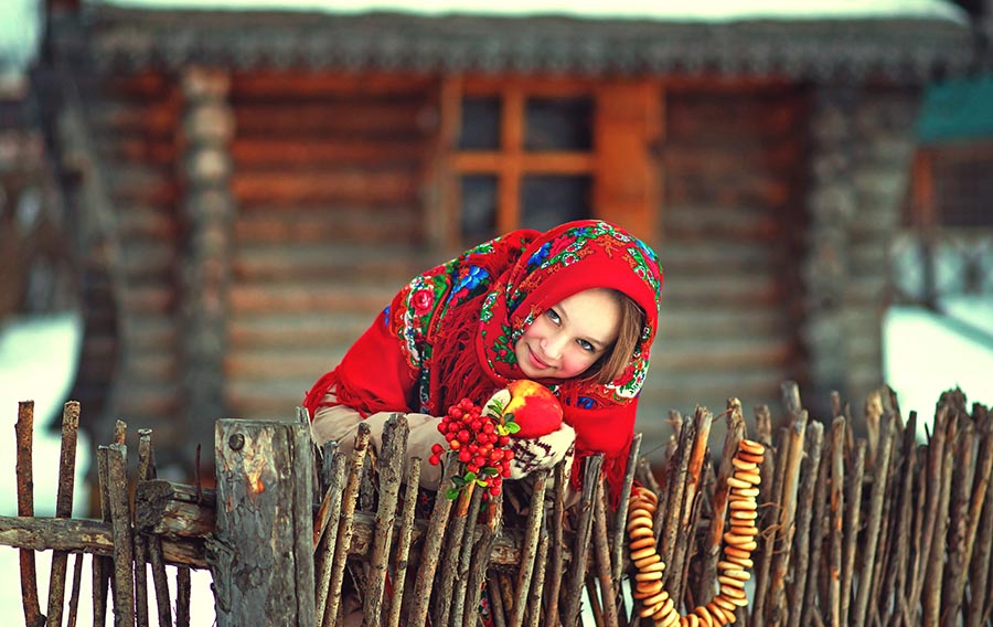 Sexy girl Women in Slavic costumes in Yekaterinburg