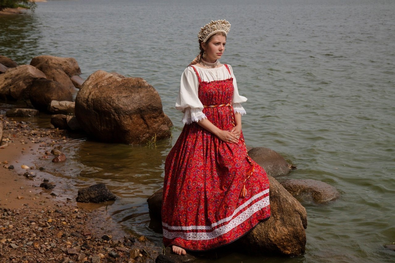 Women in Slavic costumes in Yekaterinburg