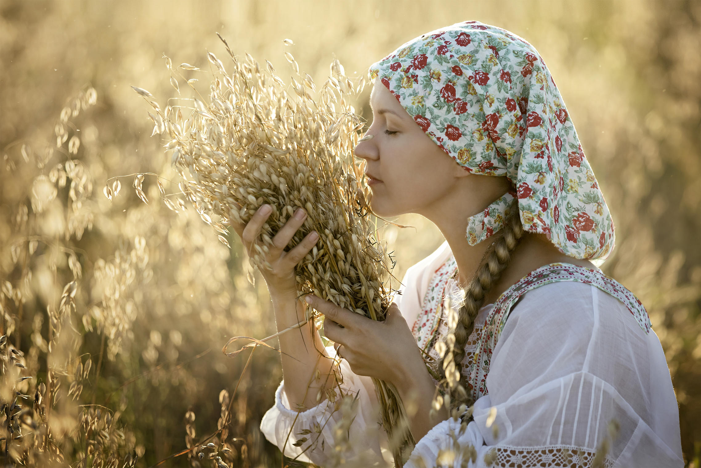 Photo Women in Slavic costumes in Yekaterinburg