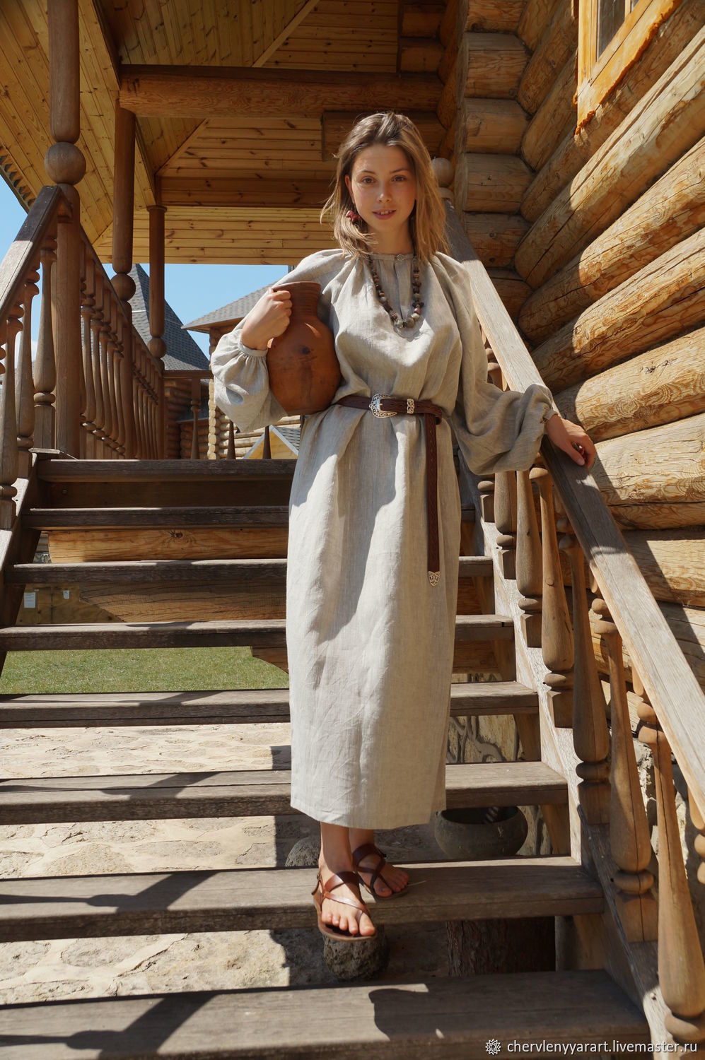 Girls in Slavic costumes in Yekaterinburg