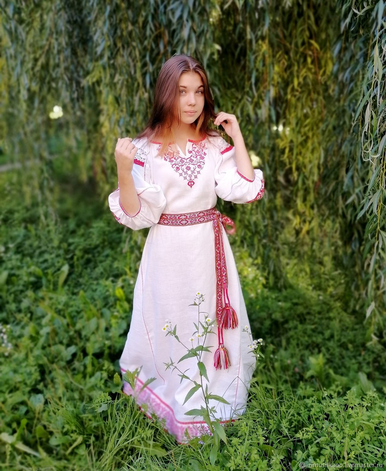 Girl Girls in Slavic costumes in Yekaterinburg